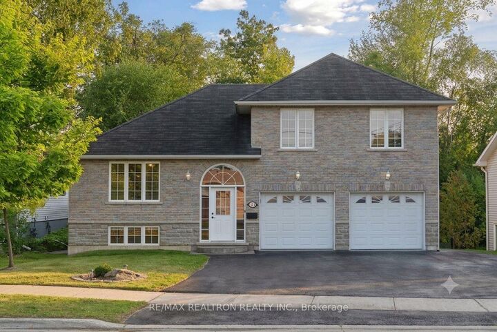 121 Riverglen Drive — photo 1