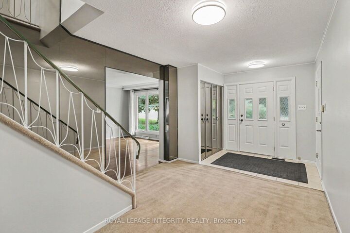 Property Photo: 1291 Lampman Crescent ON K2C 1P9