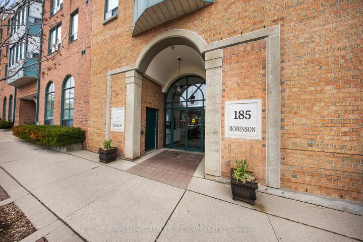 185 Robinson Street 202 — photo 1