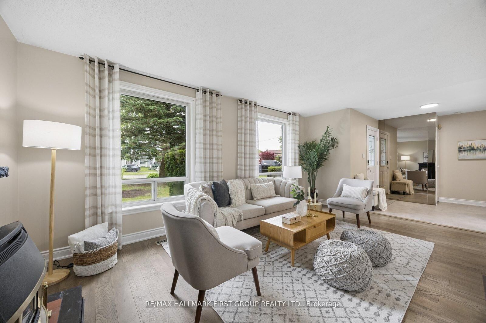 Property Photo:  861 Boxworth Place  ON L1W 2K9 