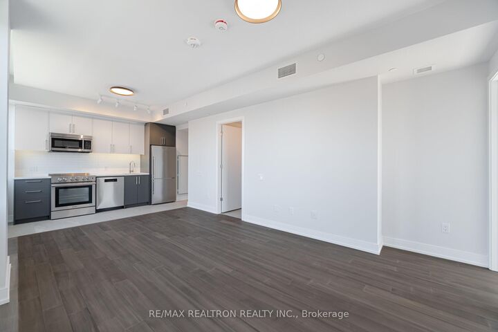 Property Photo:  664 Spadina Avenue 203  ON M5S 2H7 