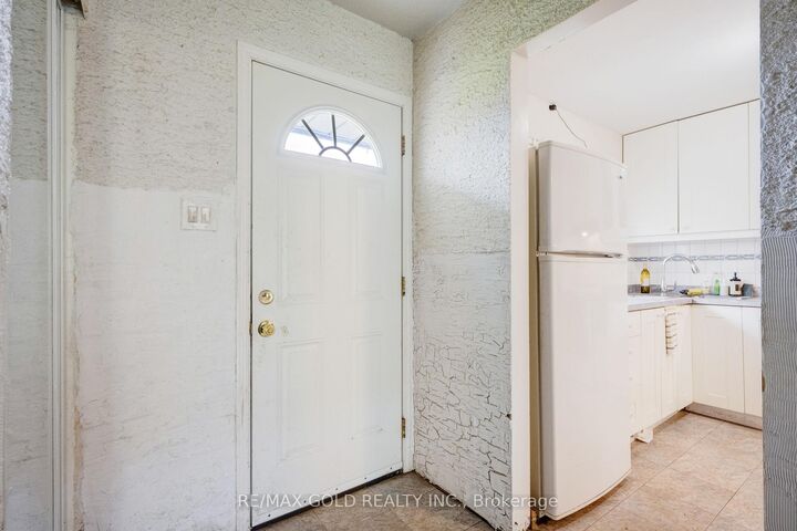 Property Photo: 9 Havenbrook Court ON L6S 2B4
