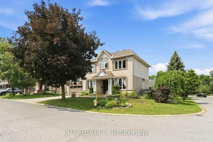 Property Photo: 38 Crosspointe Avenue ON K2G 6N4