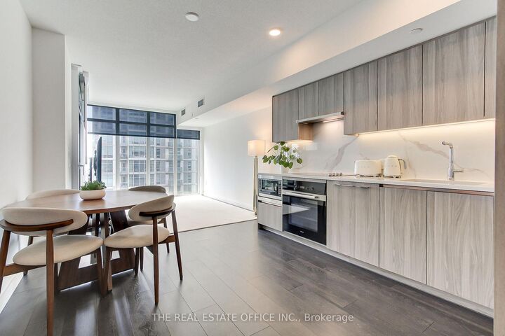 Property Photo: 1 Concord Cityplace Way 611 ON M5V 0X3