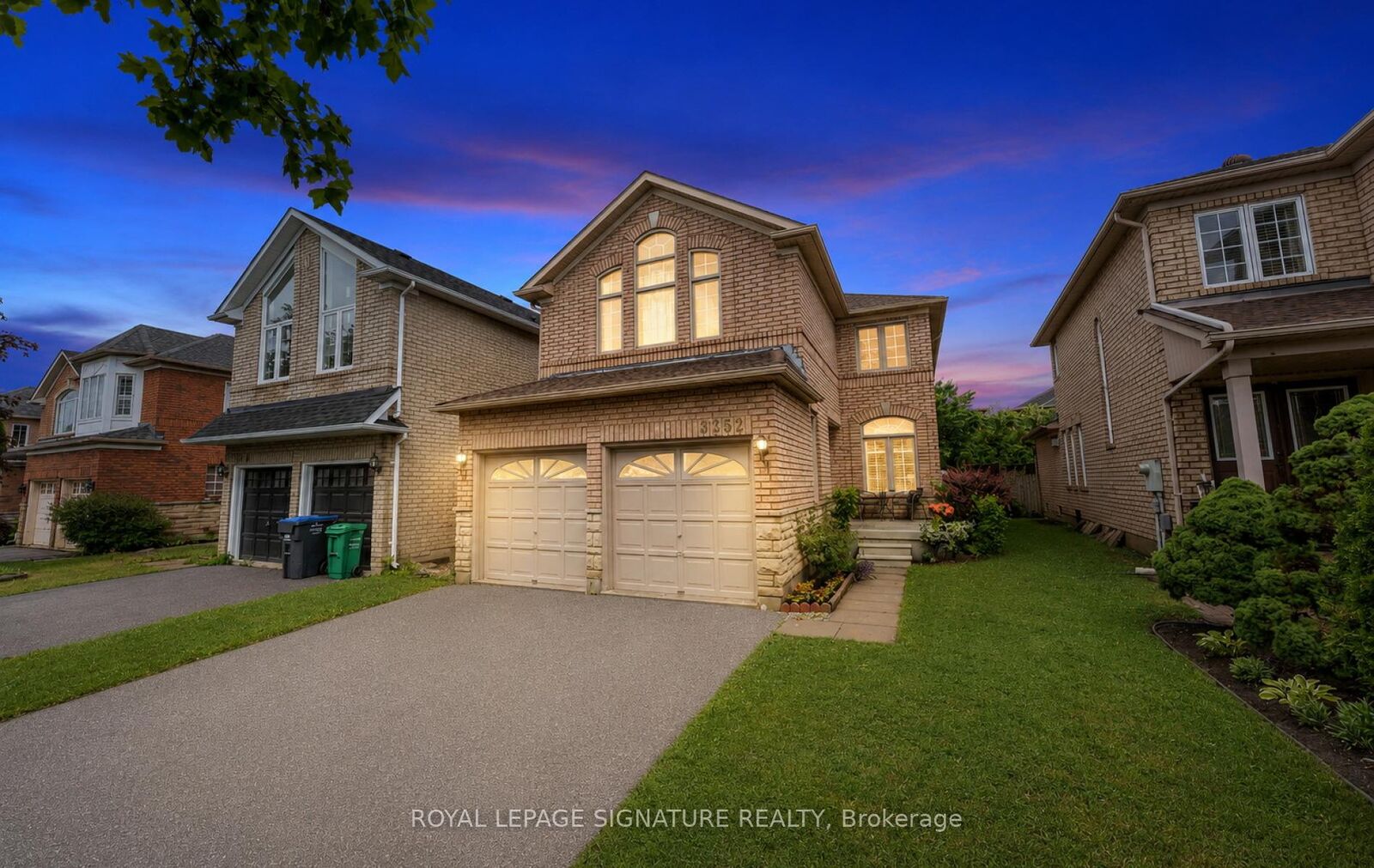 Property Photo: 3252 Laburnum Crescent ON L5N 7M2