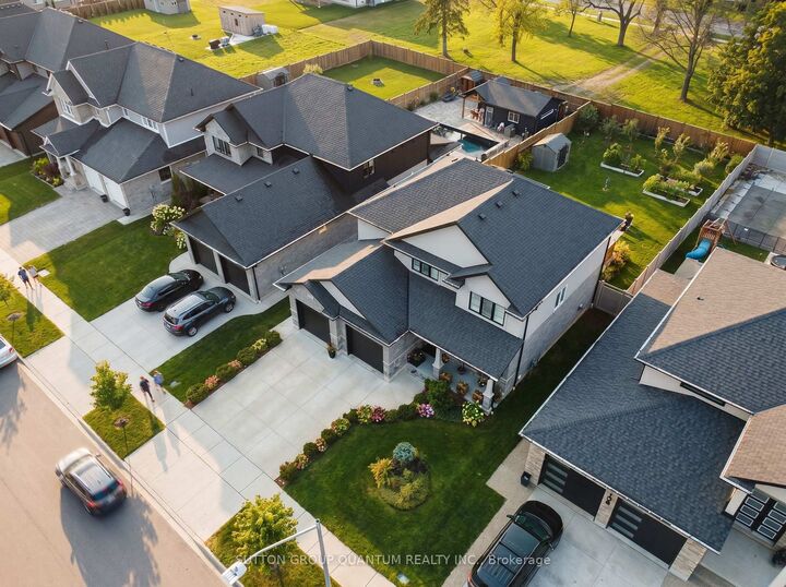 104 Thames Springs Crescent — photo 1
