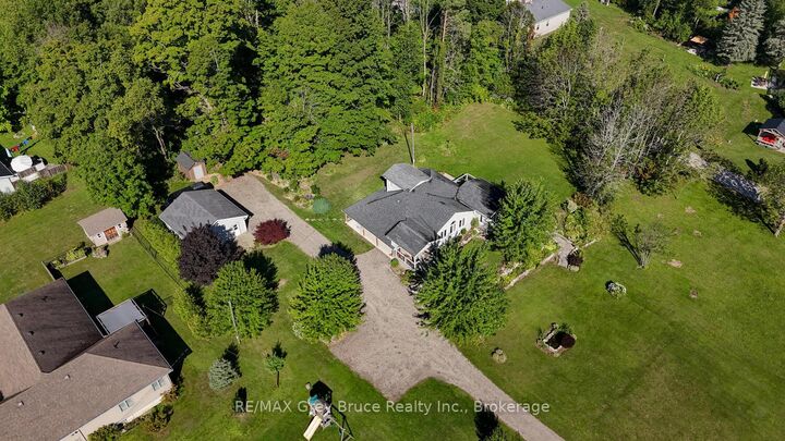 Property Photo: 106 Drive-In Crescent ON N4K 5N7