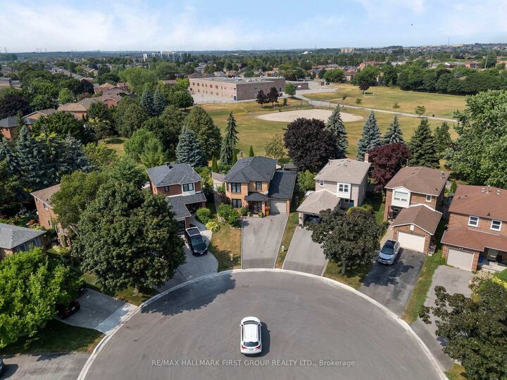 Property Photo: 11 Bowers Court ON L1T 2L6