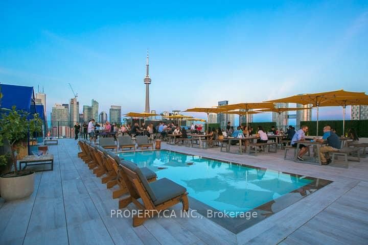 Property Photo:  629 King Street W 1216  ON M5V 1M5 
