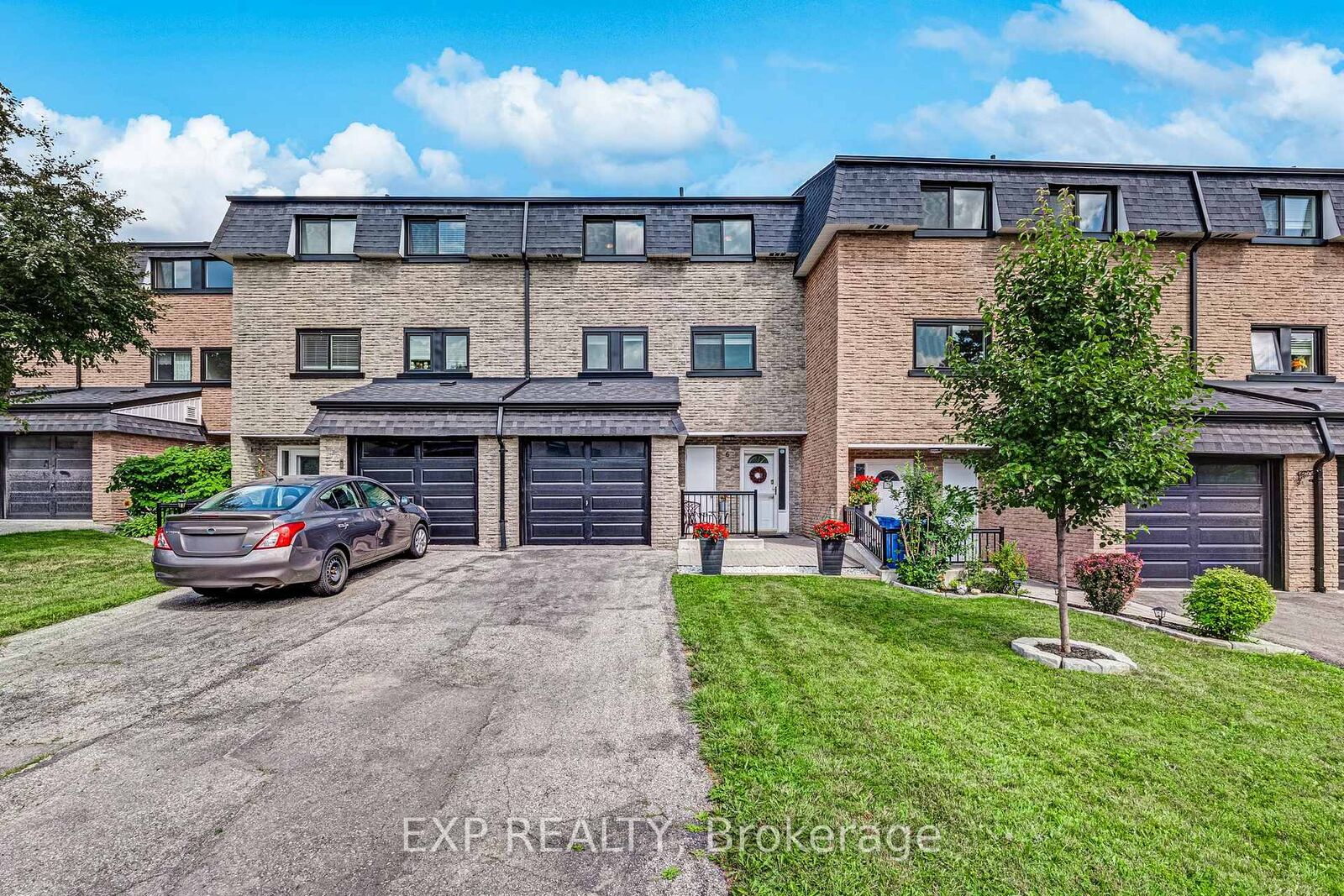 Property Photo: 6 Poplar Crescent ON L4G 3M4