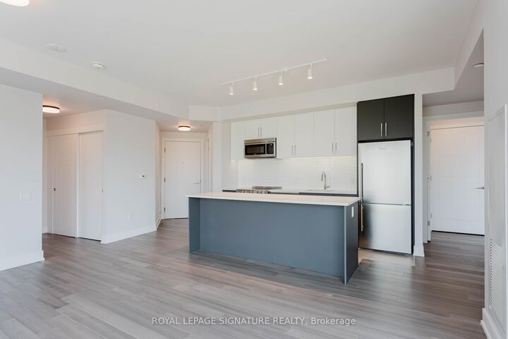 Property Photo: 2525 Bathurst Street 607 ON M6B 2Y9
