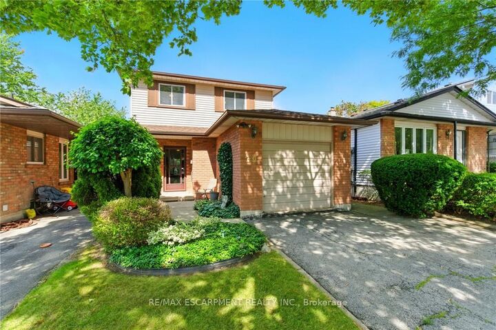 Property Photo:  39 Megna Court  ON L9C 6Y6 
