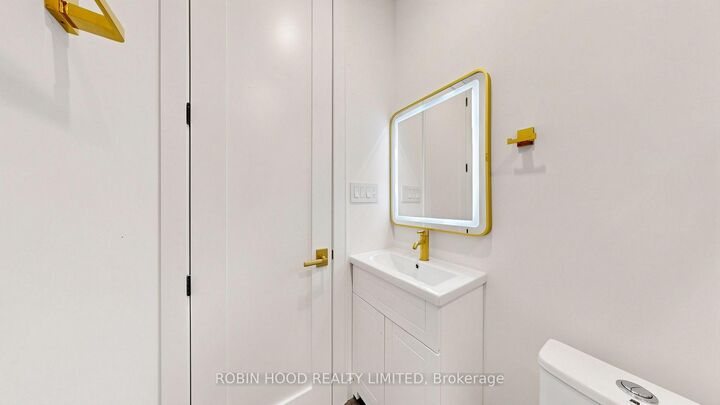 Property Photo:  24 Callender Street 3  ON M6R 2H3 
