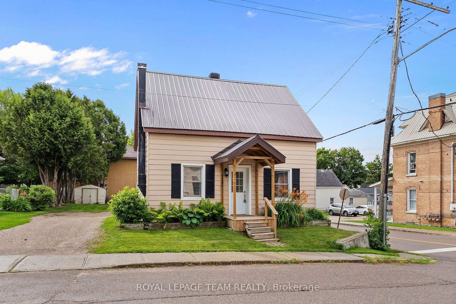 Property Photo: 145 Munroe Avenue W ON K7V 3L2