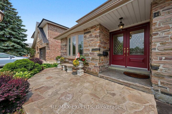 Property Photo:  2387 Chilsworthy Avenue  ON L5B 2R4 