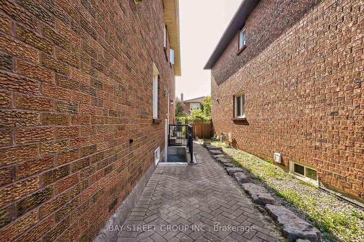 Property Photo:  169 Killian Road Room A  ON L6A 1A8 