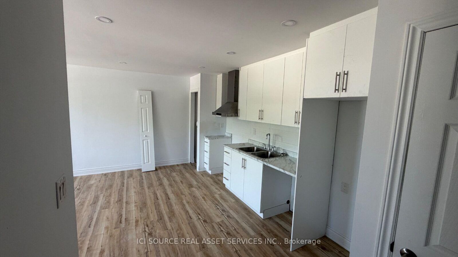 Property Photo:  2 Queen Street S 6  ON L0G 1W0 