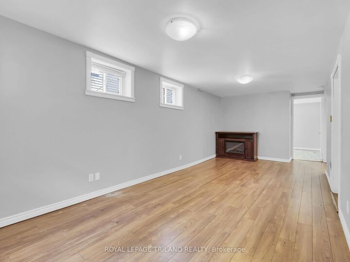 Property Photo:  35 Miles Street 2  ON N5Y 2T7 