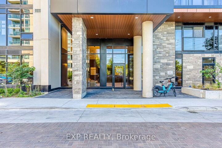 Property Photo:  1035 Southdown Road 1605  ON L5J 0A2 