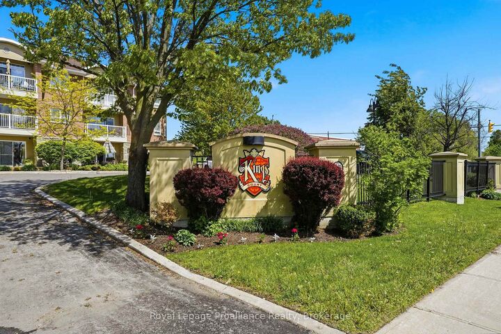 Property Photo:  15 Heartwood Drive 101  ON K8P 5P4 