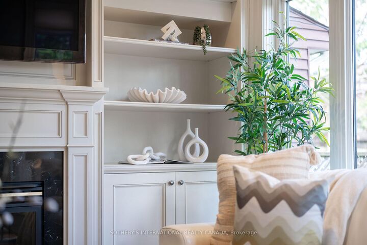 Property Photo:  721 Markham Street  ON M6G 2M2 