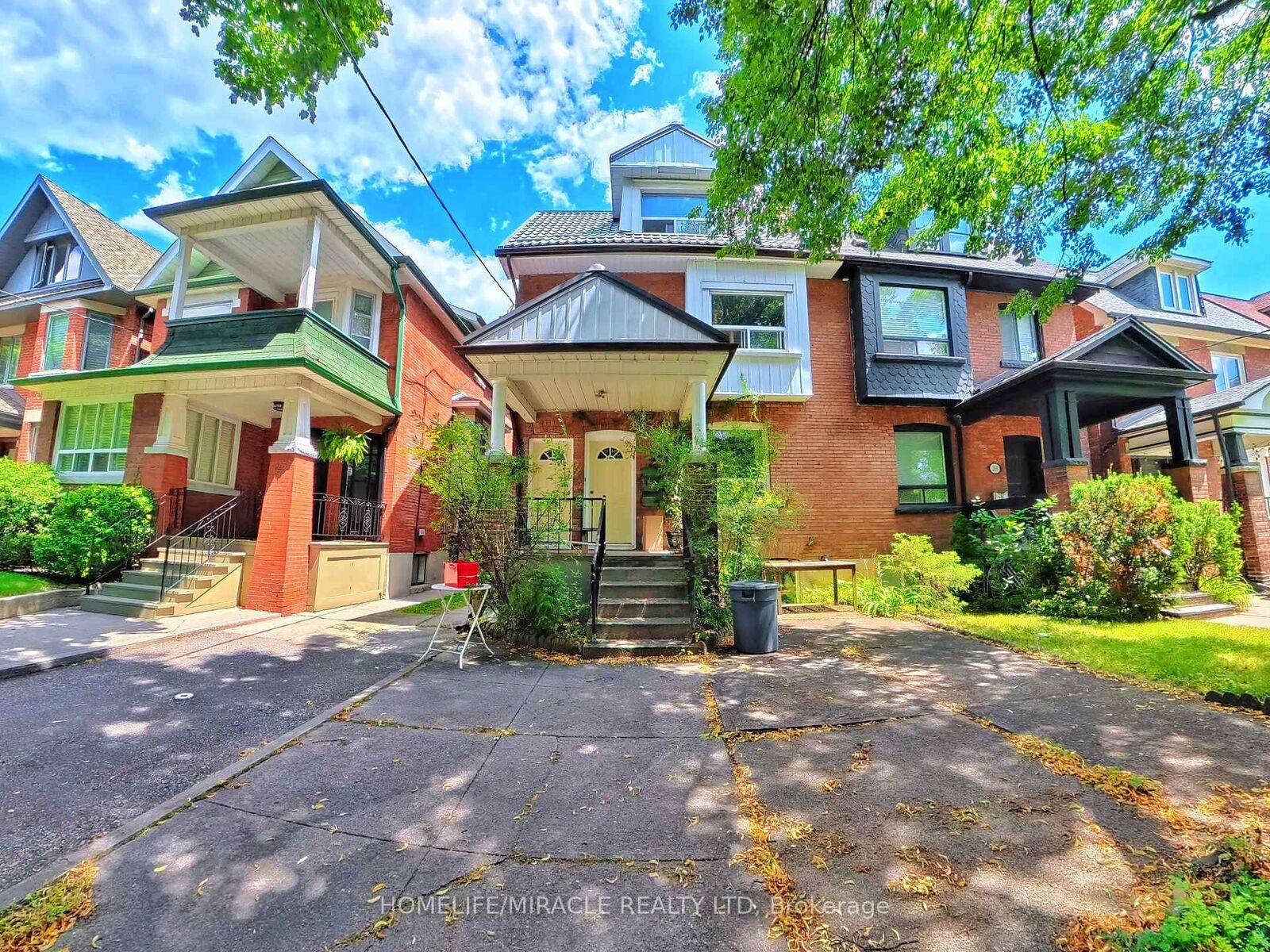 Property Photo:  121 Medland Street  ON M6P 2N4 