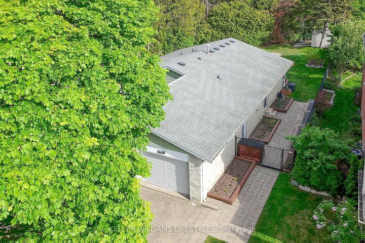 Property Photo: 373 Blackacres Boulevard ON N6G 3E5