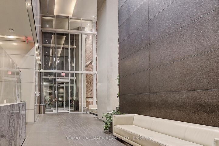 Property Photo:  15 Grenville Street 1406  ON M4Y 0B9 