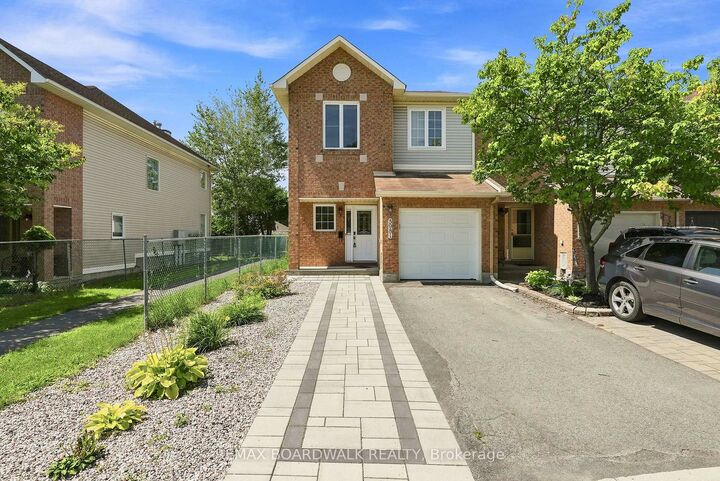 5981 Pineglade Crescent — photo 1