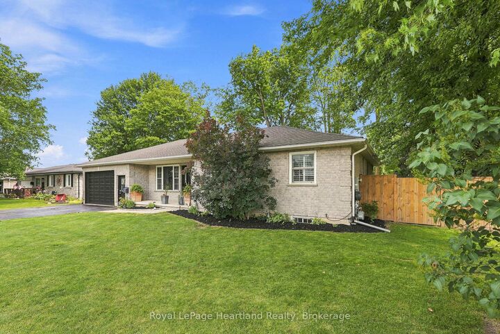 Property Photo:  140 John Street N  ON N0G 1Z0 