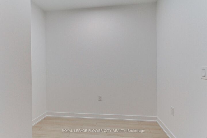Property Photo:  15 Skyridge Drive 1601  ON L6P 4S3 