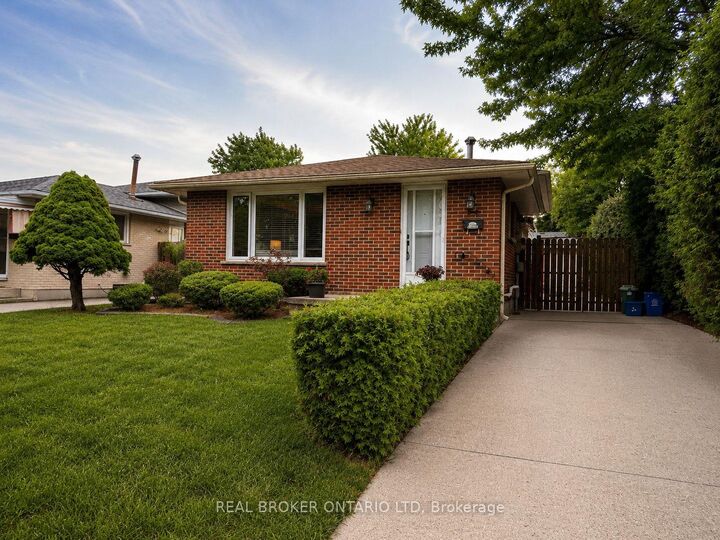 95 Clifton Crescent — photo 1