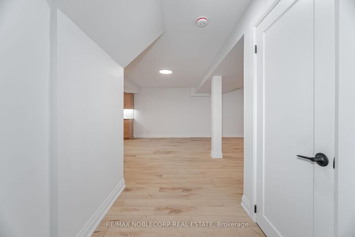 Photo de la propriété:  131 Dunstan Crescent Lower  ON L4L 3W5 