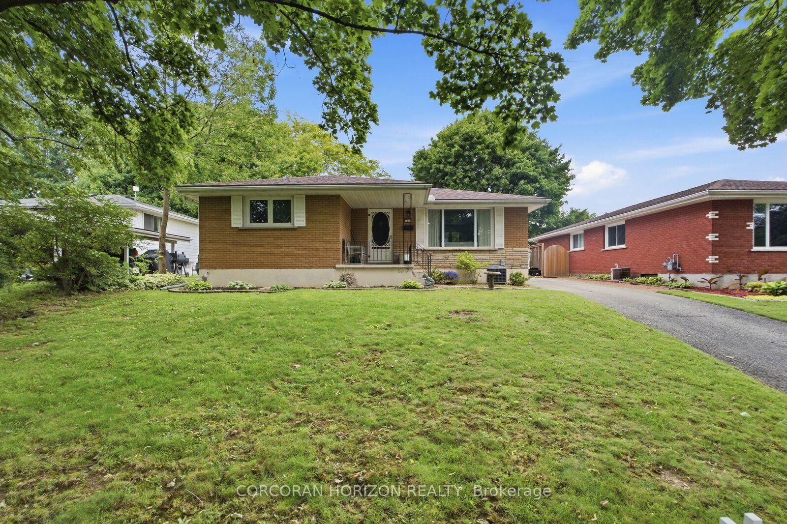 Property Photo:  13 Mackay Avenue  ON N3Y 1C9 