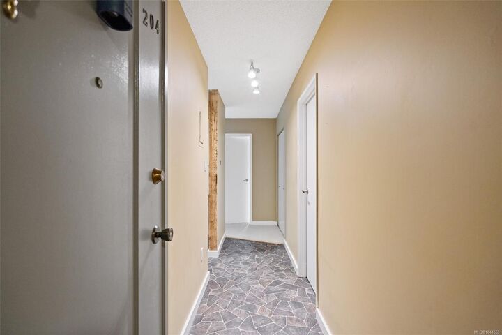 Property Photo: 1035 McClure St #204 BC V8V 3G1