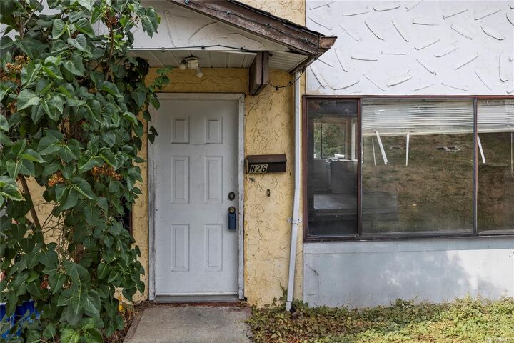 Property Photo: 826 Holly Hill Rd BC V9R 5T1