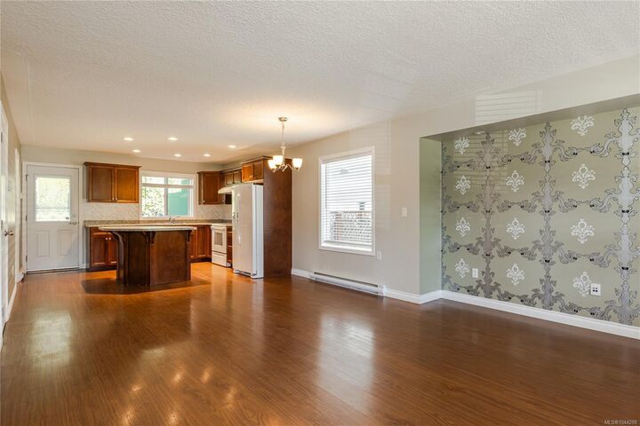 Property Photo: 293 Applegreen Ave BC V9R 0A7