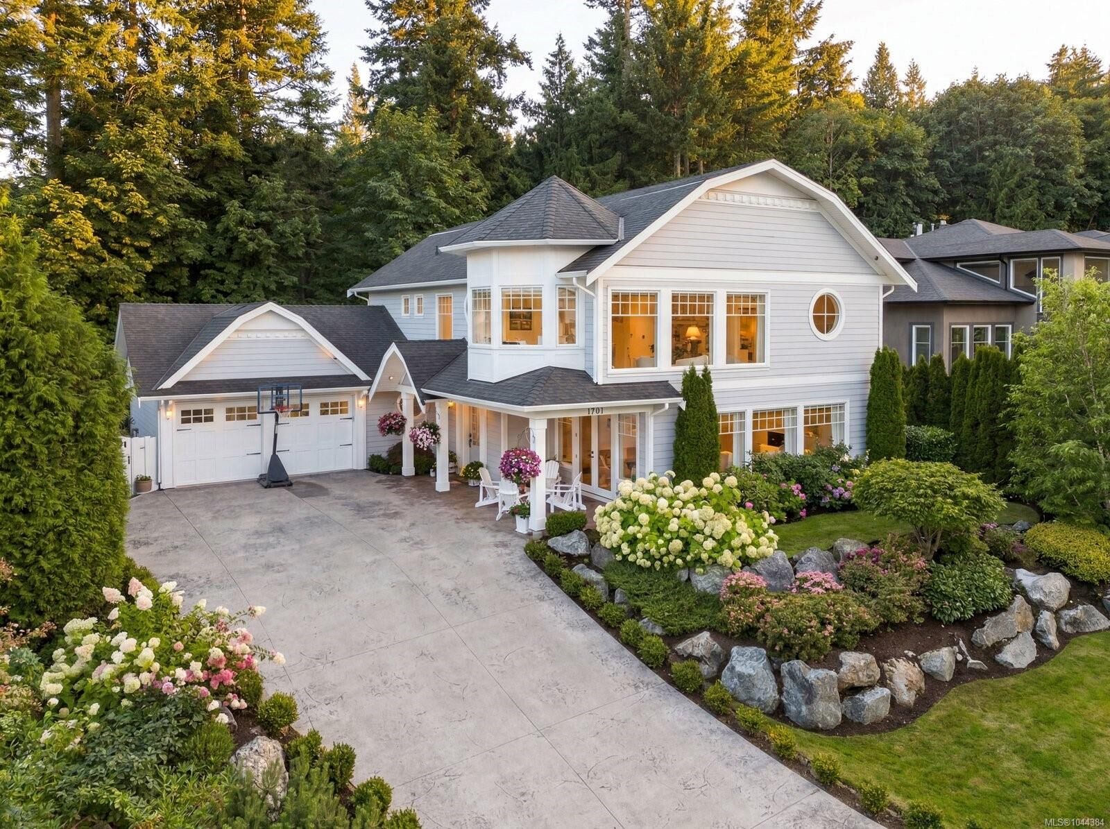 Property Photo: 1701 Texada Terr BC V8L 6B1