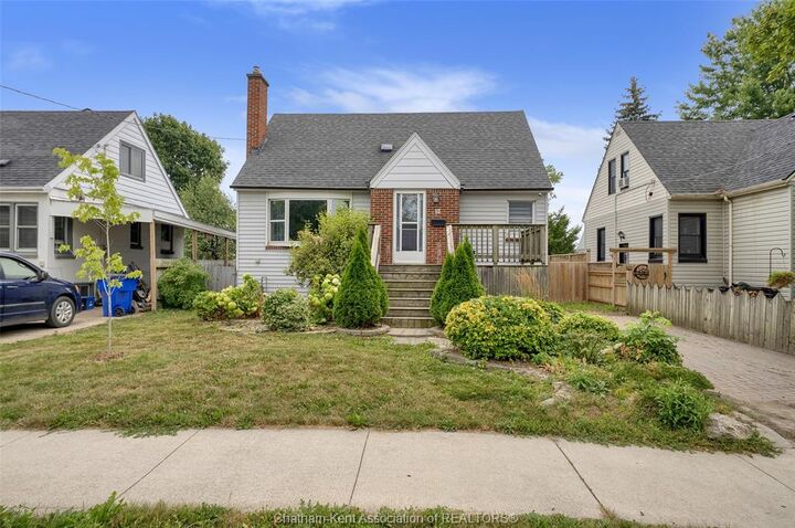 12 McKinnon Drive — photo 1