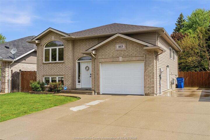 Property Photo:  165 Thomas Avenue  ON N8A 5H5 
