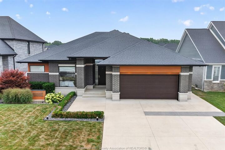 212 Rafih Crescent — photo 1