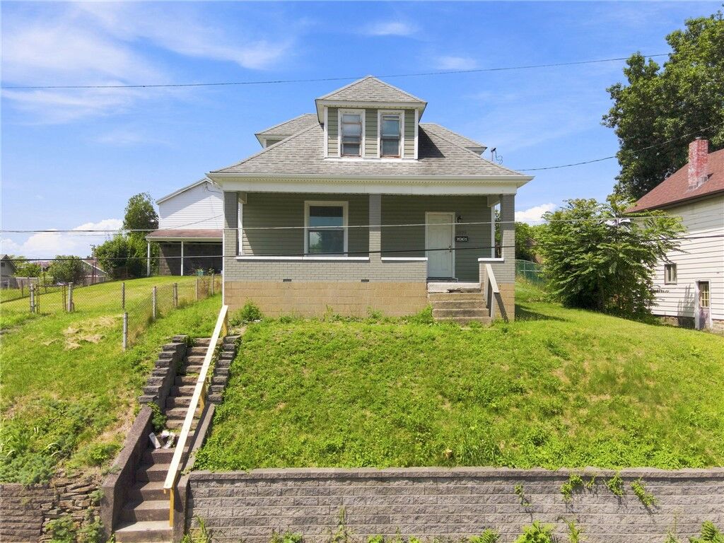 Property Photo:  1829 Rebecca St  PA 15068 
