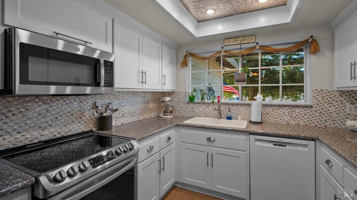 Property Photo: 185 Midvale Drive CA 95687