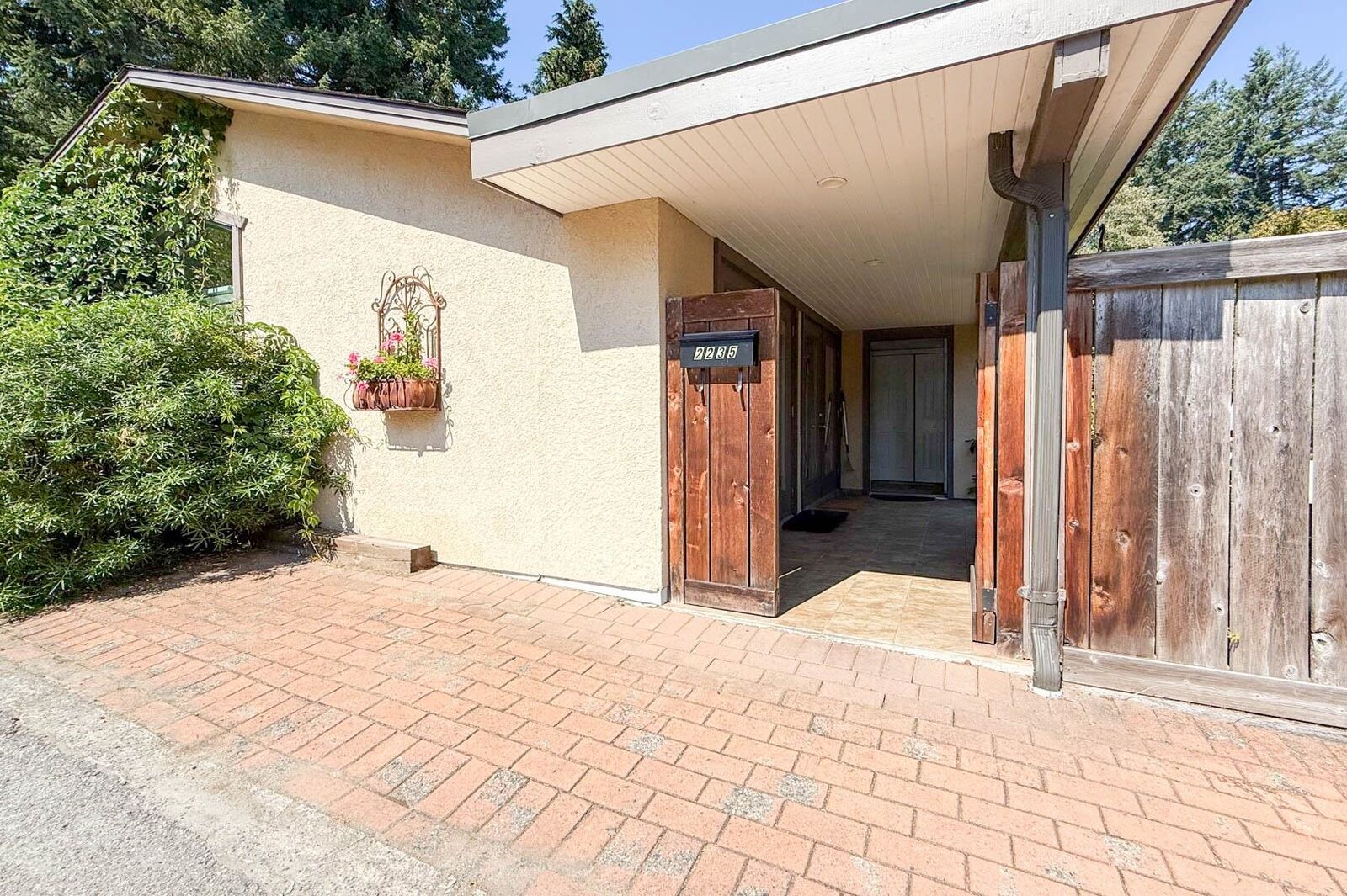 Property Photo:  Alden Lane 2233  BC V7P 2J7 