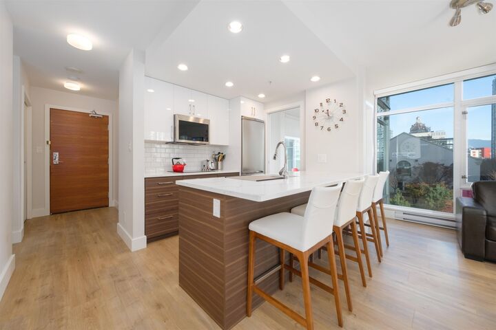 161 W Georgia Street 501 — photo 1