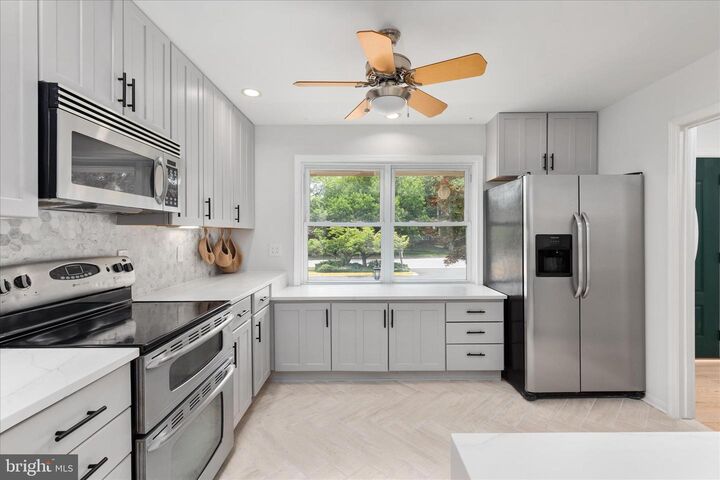 Property Photo:  8174 Electric Avenue  VA 22182 