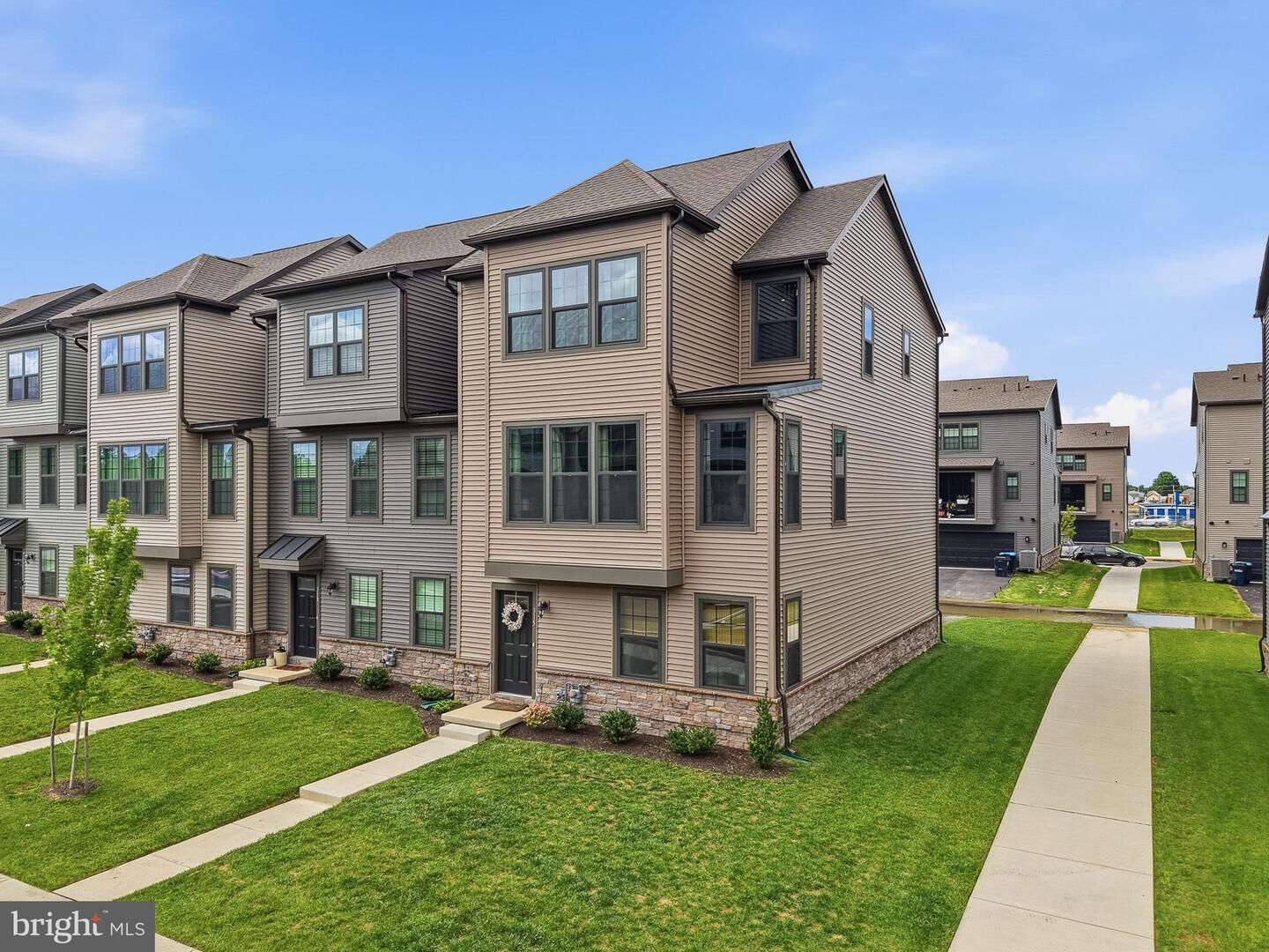 Property Photo: 315 E Green Street DE 19709