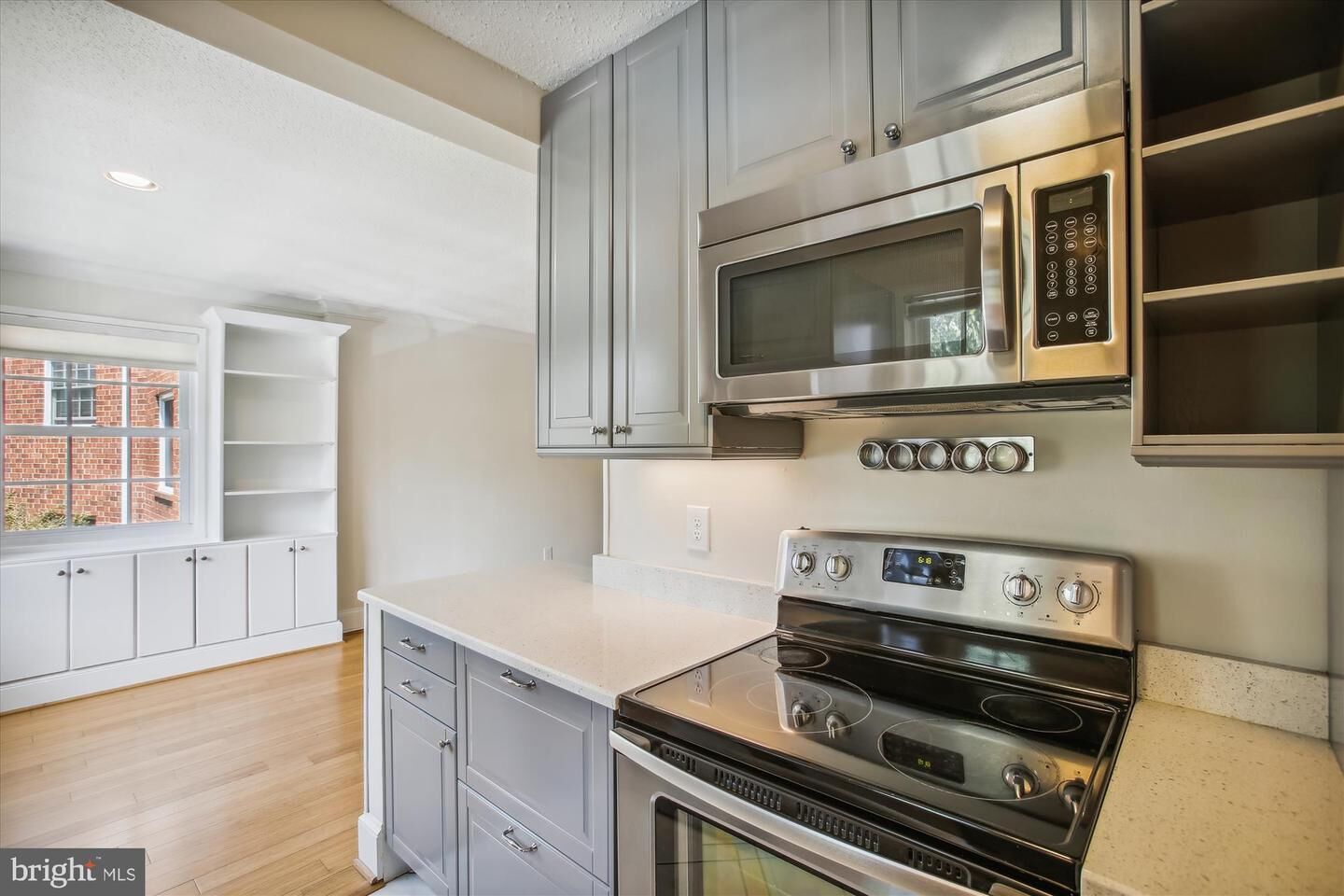 Property Photo: 1734 W Abingdon Drive 201 VA 22314