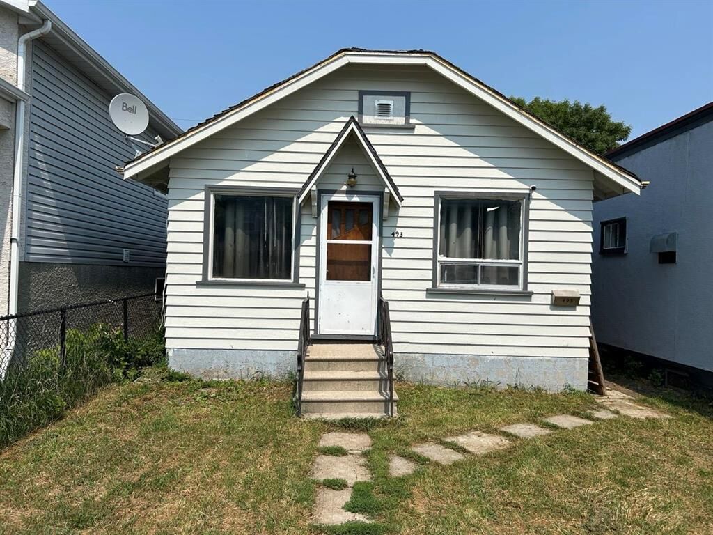 Property Photo:  493 Bowman Avenue  MB R2K 1P5 