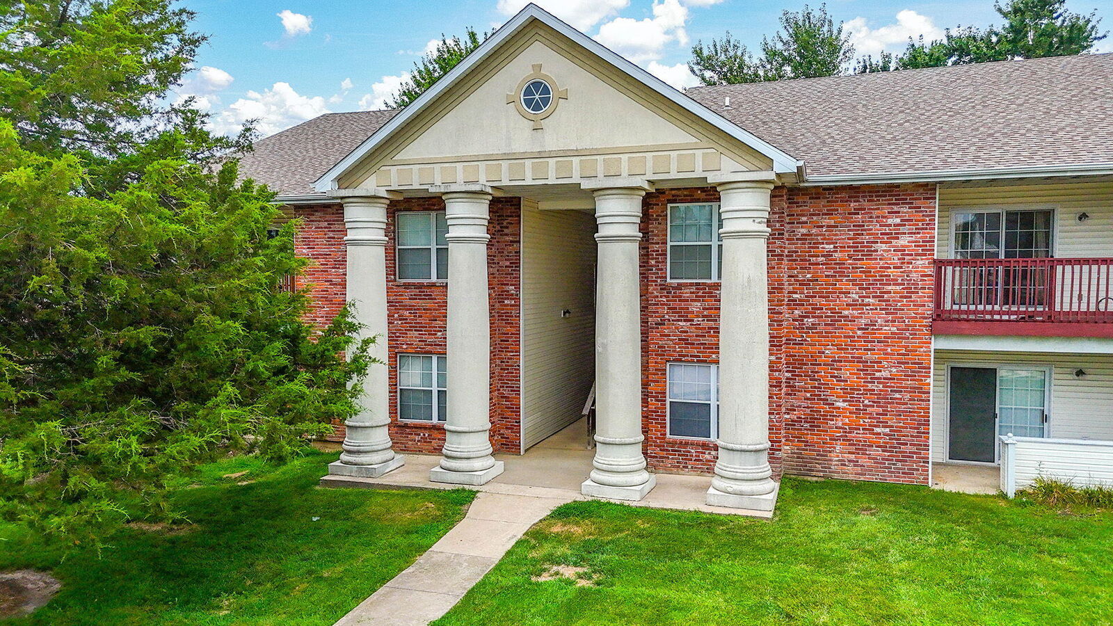 Property Photo: 21 N Cedar Lake Dr MO 65203